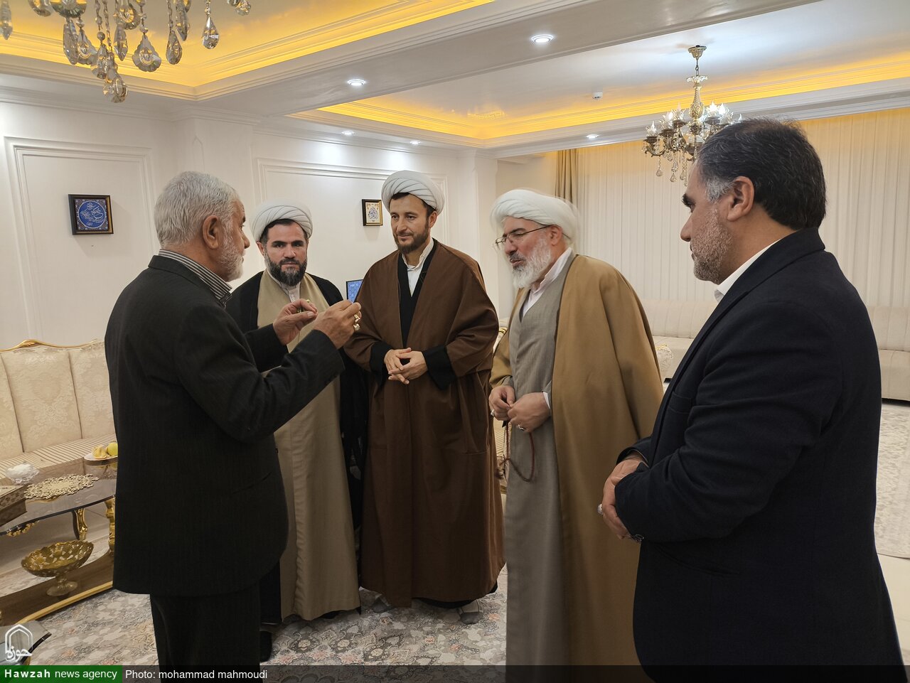 تصاویر/ دیدار مدیر حوزه علمیه آذربایجان‌غربی با شاعر اهل بیت استاد حبیبی