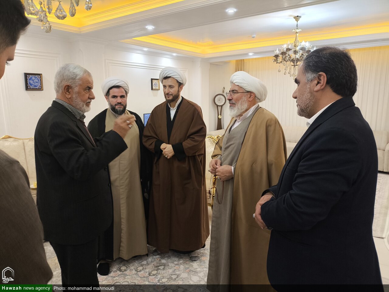 ظرفیت شعر و هنر با مفاهیم دینی و انقلابی به مخاطب ارائه شود