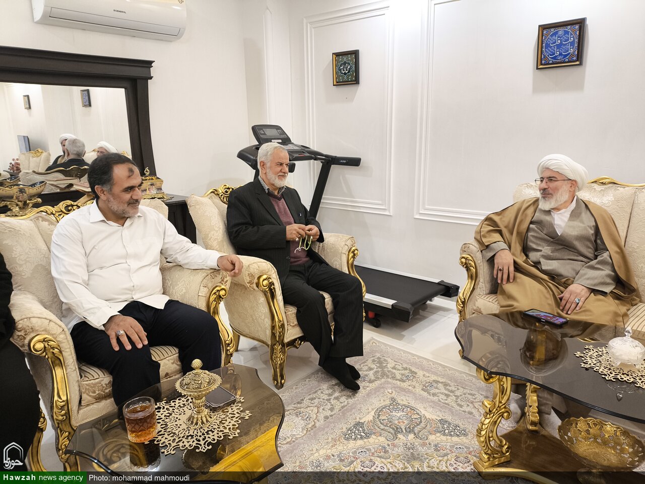 ظرفیت شعر و هنر با مفاهیم دینی و انقلابی به مخاطب ارائه شود