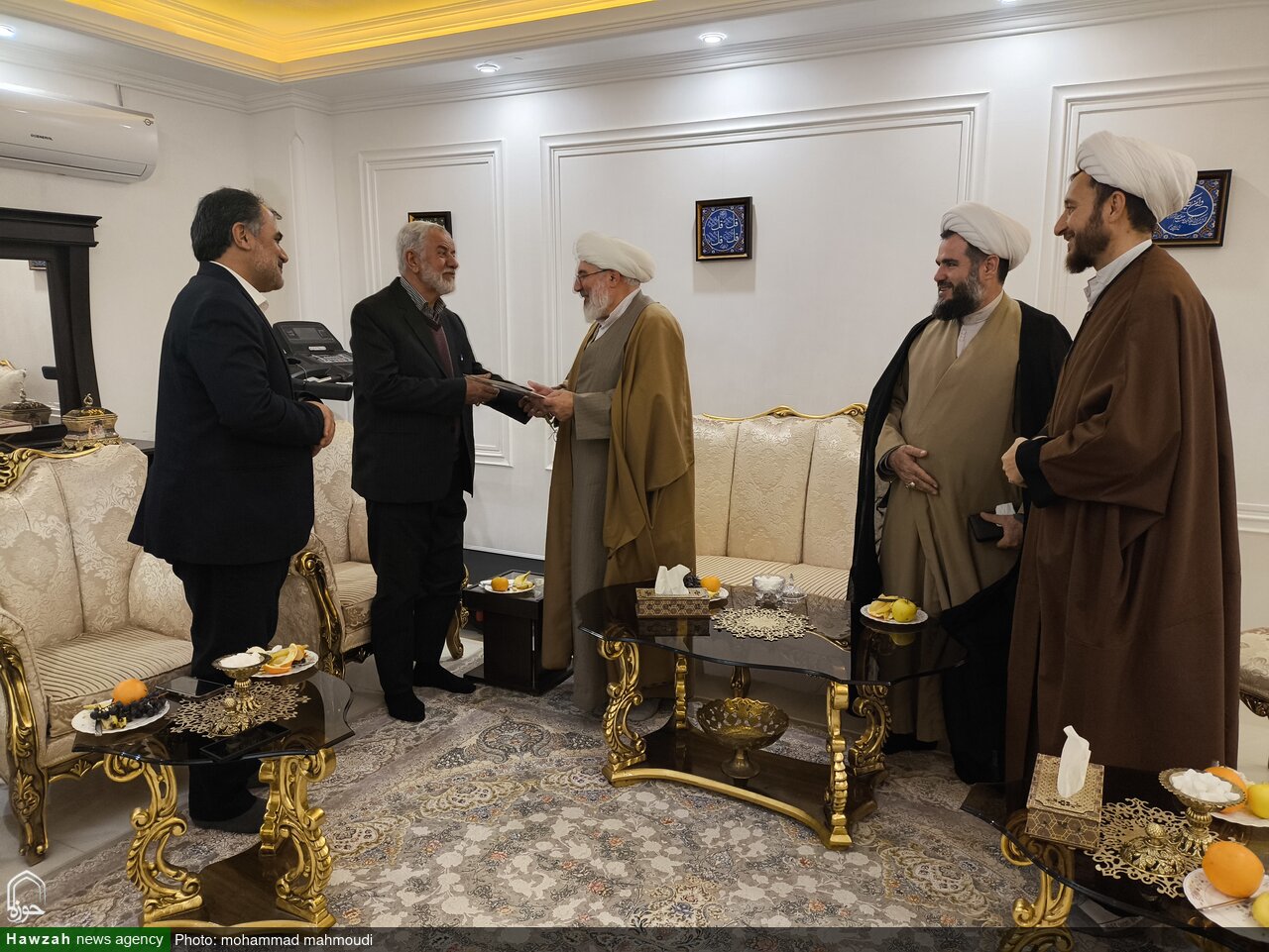 تصاویر/ دیدار مدیر حوزه علمیه آذربایجان‌غربی با شاعر اهل بیت استاد حبیبی