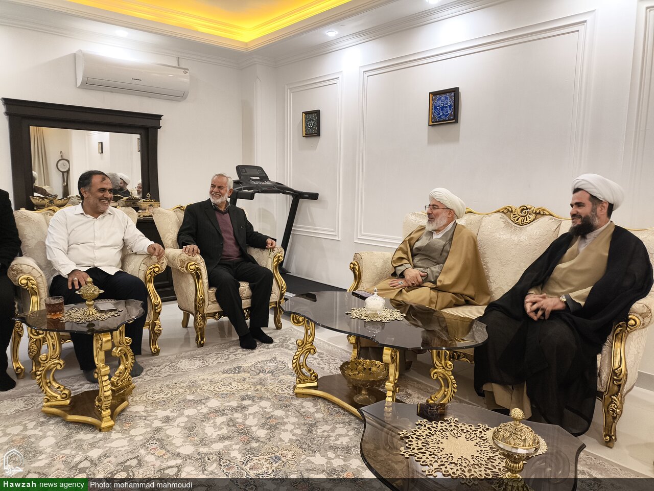 ظرفیت شعر و هنر با مفاهیم دینی و انقلابی به مخاطب ارائه شود