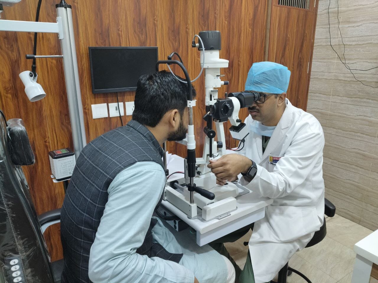 مولانا سید محمود رضوی نے مفت آئی و میڈیکل کیمپ کا معائنہ کیا؛ ڈاکٹر فاروقی کی خدمات کو خراجِ تحسین