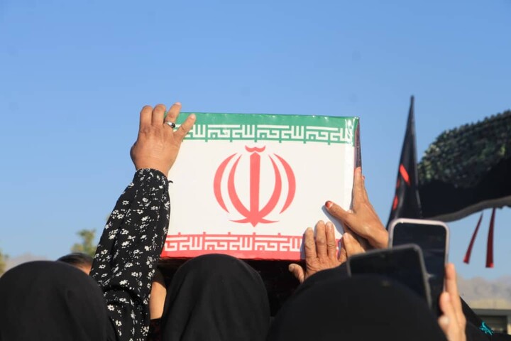 تصاویر/آیین استقبال و تشیع پیکر مطهر شهید گمنام در روستای شهر سندرک