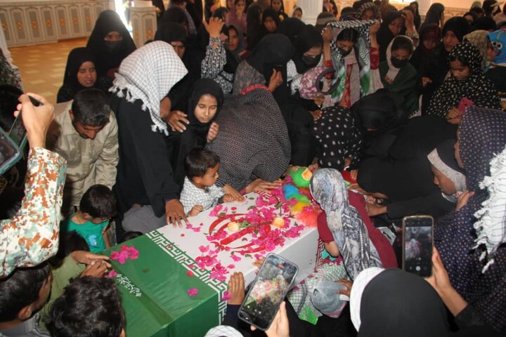 تصاویر/آیین استقبال و تشیع پیکر مطهر شهید گمنام در روستای شهر سندرک