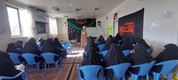 تصاویر/ برگزاری درس اخلاق در مدرسه علمیه الزهرا(س) شهداد