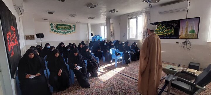 تصاویر/ برگزاری درس اخلاق در مدرسه علمیه الزهرا(س) شهداد