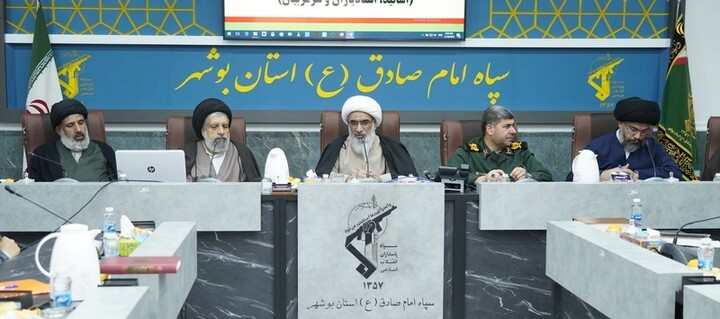 تصاویر/ نشست نماینده ولی فقیه در بوشهر و استادیاران سپاه استان