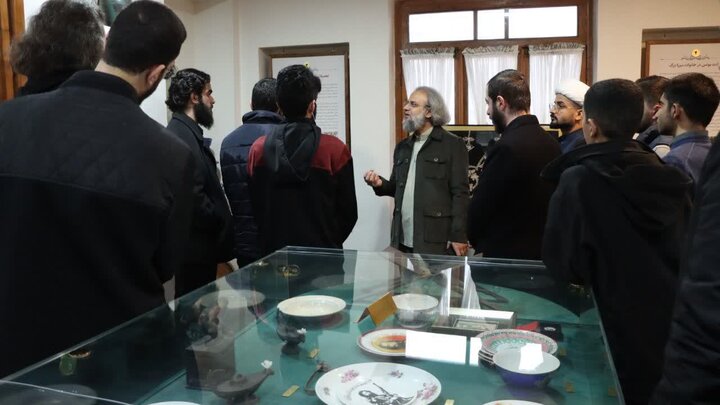 حضور طلاب مدرسه‌ی امیرالمؤمنین‌(ع) رشت به مناسبت صد و چهارمین سالگرد شهادت روحانی مبارز نهضت جنگل