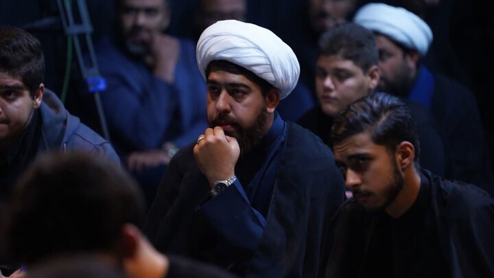 حضور طلاب در مجلس سوگواری مدرسه علمیه امام حسن مجتبی(ع).