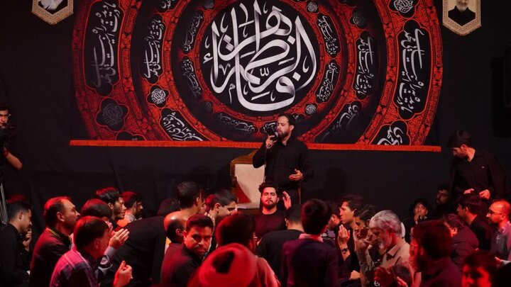 حضور طلاب در مجلس سوگواری مدرسه علمیه امام حسن مجتبی(ع).