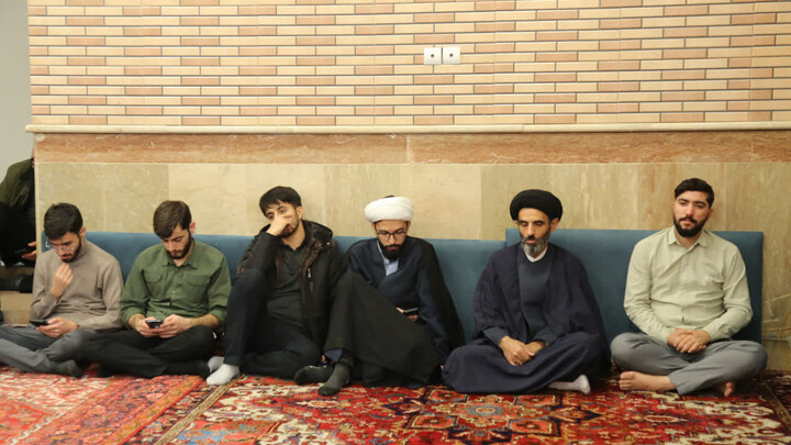 تصاویر/ دوازدهمین جلسه برنامه «طلبه باشیم» در مدرسه علمیه امیرالمومنین(ع)تبریز