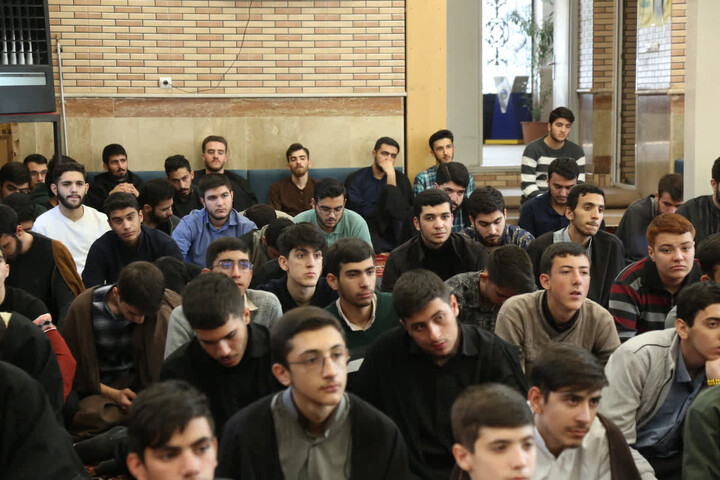 تصاویر/ دوازدهمین جلسه برنامه «طلبه باشیم» در مدرسه علمیه امیرالمومنین(ع)تبریز