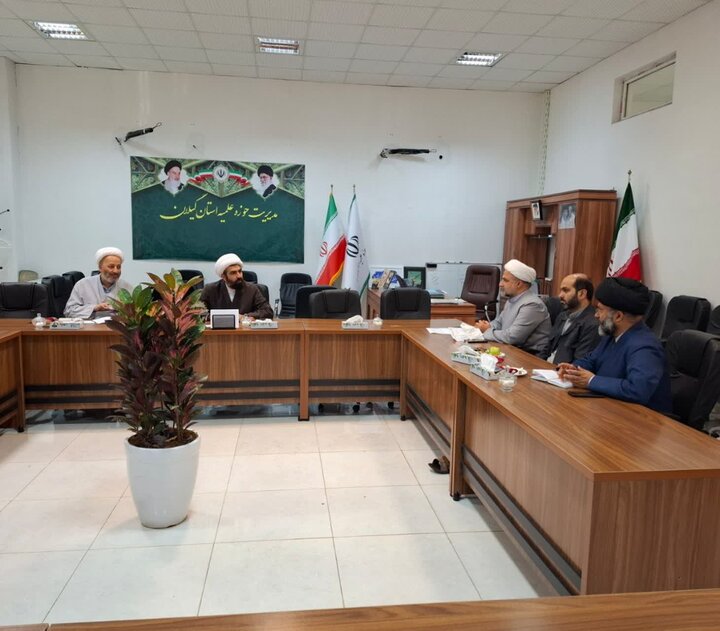 تصاویر/جلسه اداری با حضور مدیر و معاونان حوزه علمیه استان گیلان به منظور بررسی عملکرد برگزار شد.