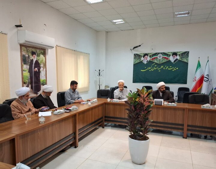 تصاویر/جلسه اداری با حضور مدیر و معاونان حوزه علمیه استان گیلان به منظور بررسی عملکرد برگزار شد.