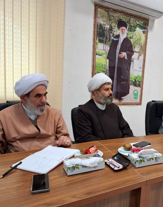 تصاویر/جلسه اداری با حضور مدیر و معاونان حوزه علمیه استان گیلان به منظور بررسی عملکرد برگزار شد.