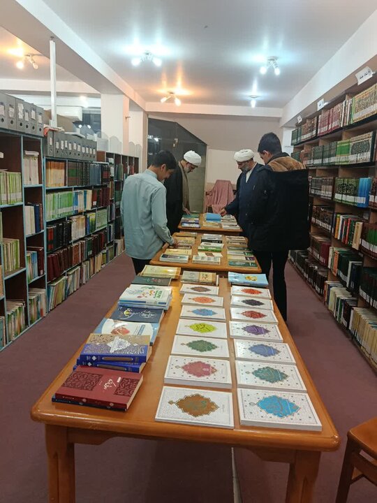 تصاویر/ استقبال بازدیدکنندگان از نمایشگاه کتاب آران و بیدگل