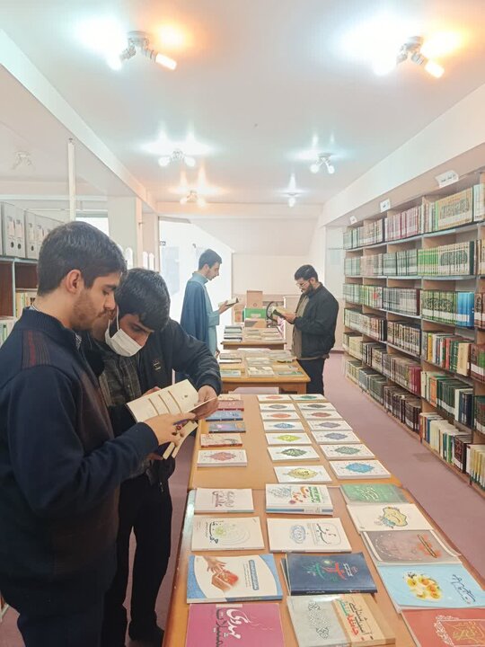 تصاویر/ استقبال بازدیدکنندگان از نمایشگاه کتاب آران و بیدگل