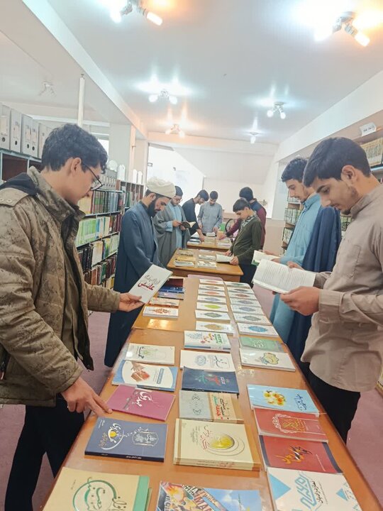 تصاویر/ استقبال بازدیدکنندگان از نمایشگاه کتاب آران و بیدگل