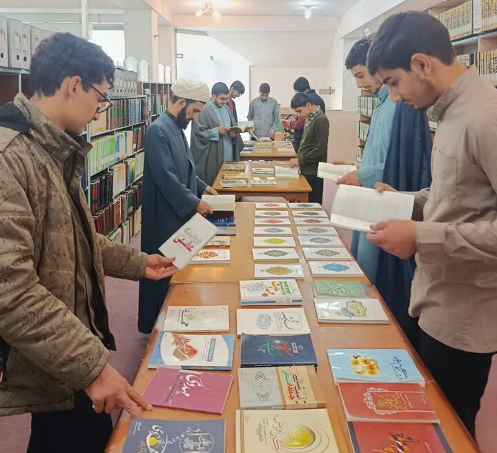 تصاویر/ استقبال بازدیدکنندگان از نمایشگاه کتاب آران و بیدگل