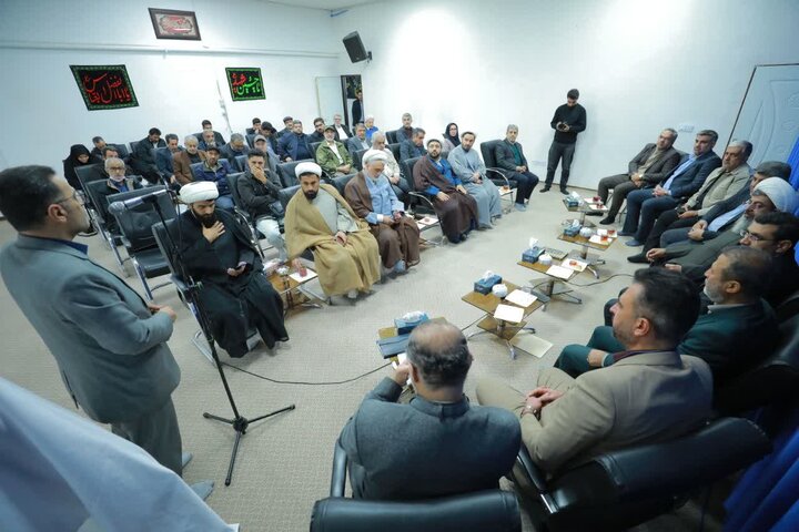 تصاویر/ رونمایی از پوستر هفته فرهنگی و غبارروبی مزار شهدای ساوجبلاغ