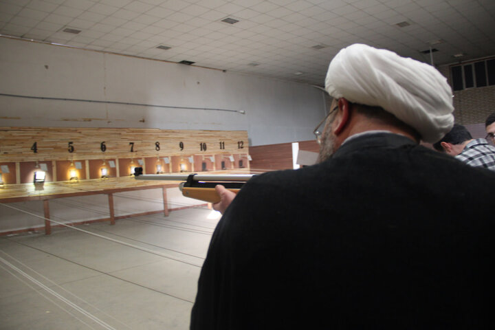 تصاویر / حضور مدیر حوزه علمیه قزوین از مسابقات تیراندازی طلاب حوزه علمیه قزوین