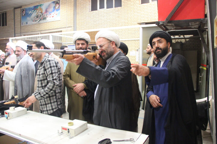 تصاویر / حضور مدیر حوزه علمیه قزوین از مسابقات تیراندازی طلاب حوزه علمیه قزوین