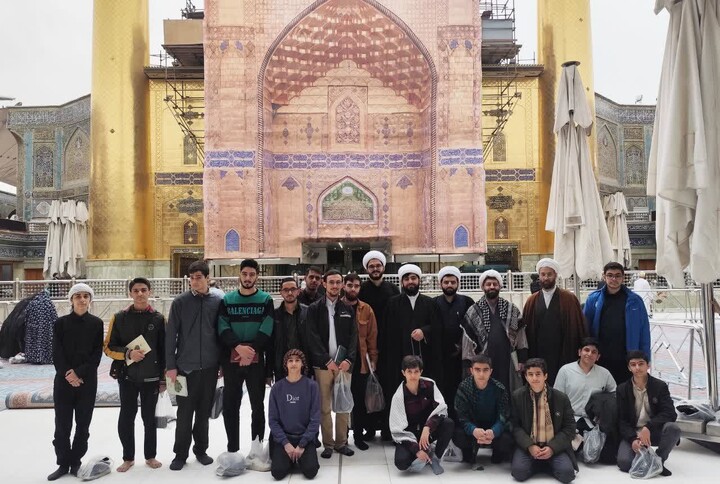 تصاویر / برگزاری کلاس درس طلاب مدرسه علمیه شیخ علیخان زنگنه در حرم امیرالمومنین علی(ع)