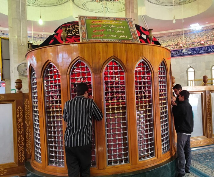 تصاویر / برگزاری کلاس درس طلاب مدرسه علمیه شیخ علیخان زنگنه در حرم امیرالمومنین علی(ع)