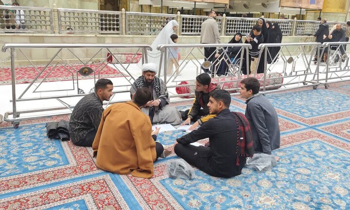 تصاویر / برگزاری کلاس درس طلاب مدرسه علمیه شیخ علیخان زنگنه در حرم امیرالمومنین علی(ع)