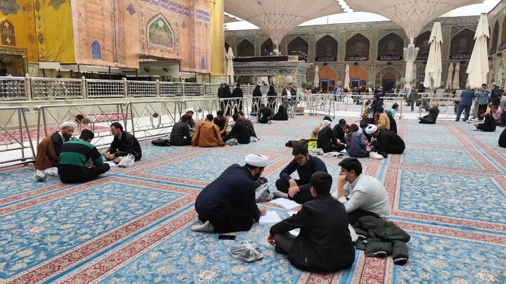 تصاویر / برگزاری کلاس درس طلاب مدرسه علمیه شیخ علیخان زنگنه در حرم امیرالمومنین علی(ع)