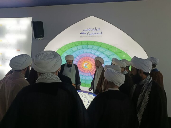 بازدید ائمه جمعه استان همدان از نمایشگاه «جامعه‌پرداز» قم