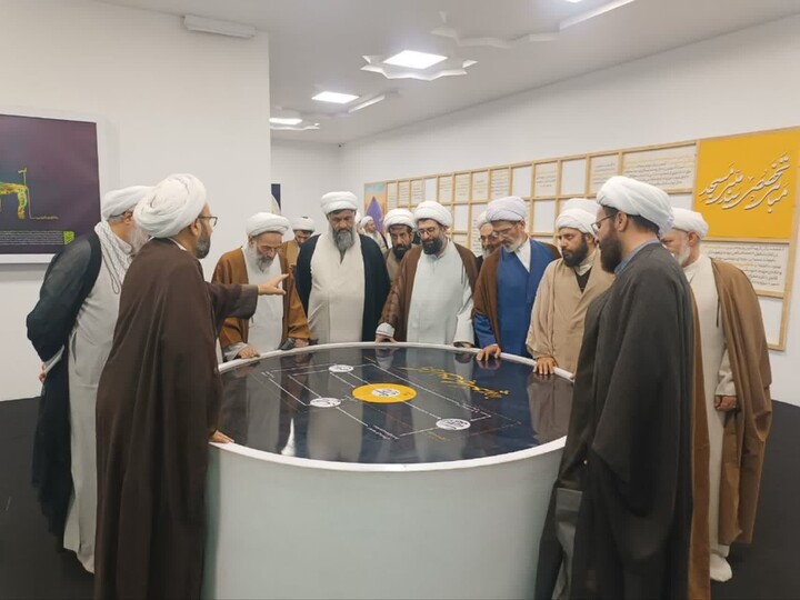 بازدید ائمه جمعه استان همدان از نمایشگاه «جامعه‌پرداز» قم