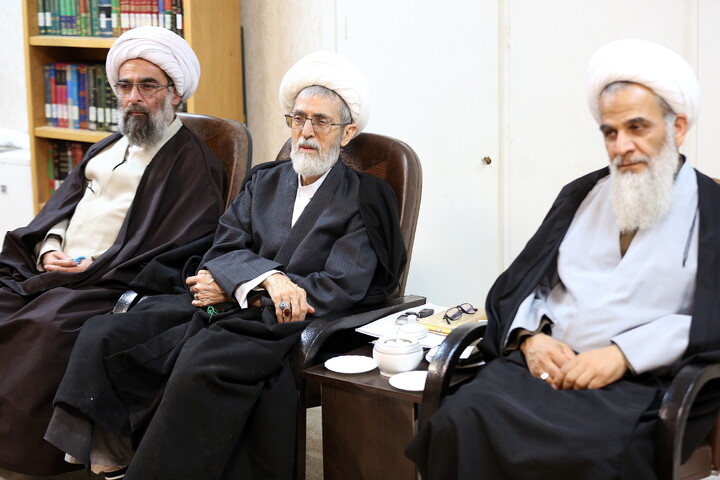 تصاویر / دیدار اعضای برگزاری همایش ملی بزرگداشت آیت‌الله یزدی با آیت الله اعرافی