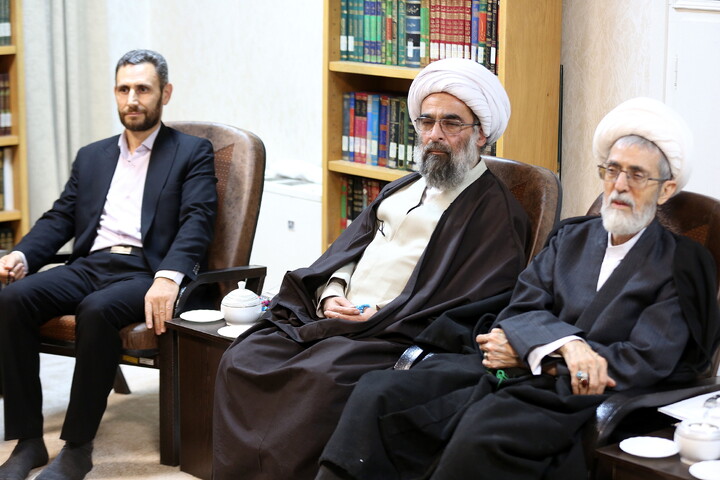 تصاویر / دیدار اعضای برگزاری همایش ملی بزرگداشت آیت‌الله یزدی با آیت الله اعرافی