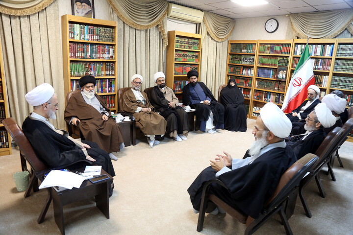 تصاویر / دیدار اعضای برگزاری همایش ملی بزرگداشت آیت‌الله یزدی با آیت الله اعرافی