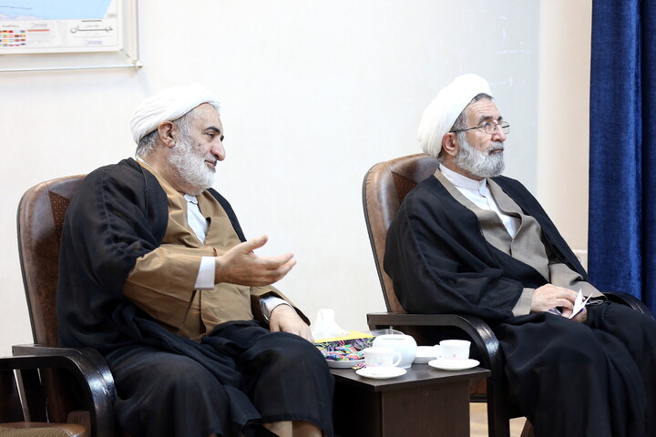 تصاویر/ دیدار اعضای هیئت امنای جامعه الزهرا با آیت الله اعرافی
