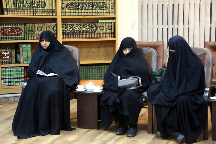تصاویر/ دیدار اعضای هیئت امنای جامعه الزهرا با آیت الله اعرافی