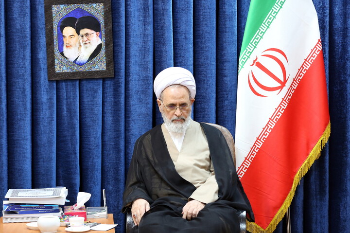 تصاویر/ دیدار اعضای هیئت امنای جامعه الزهرا با آیت الله اعرافی