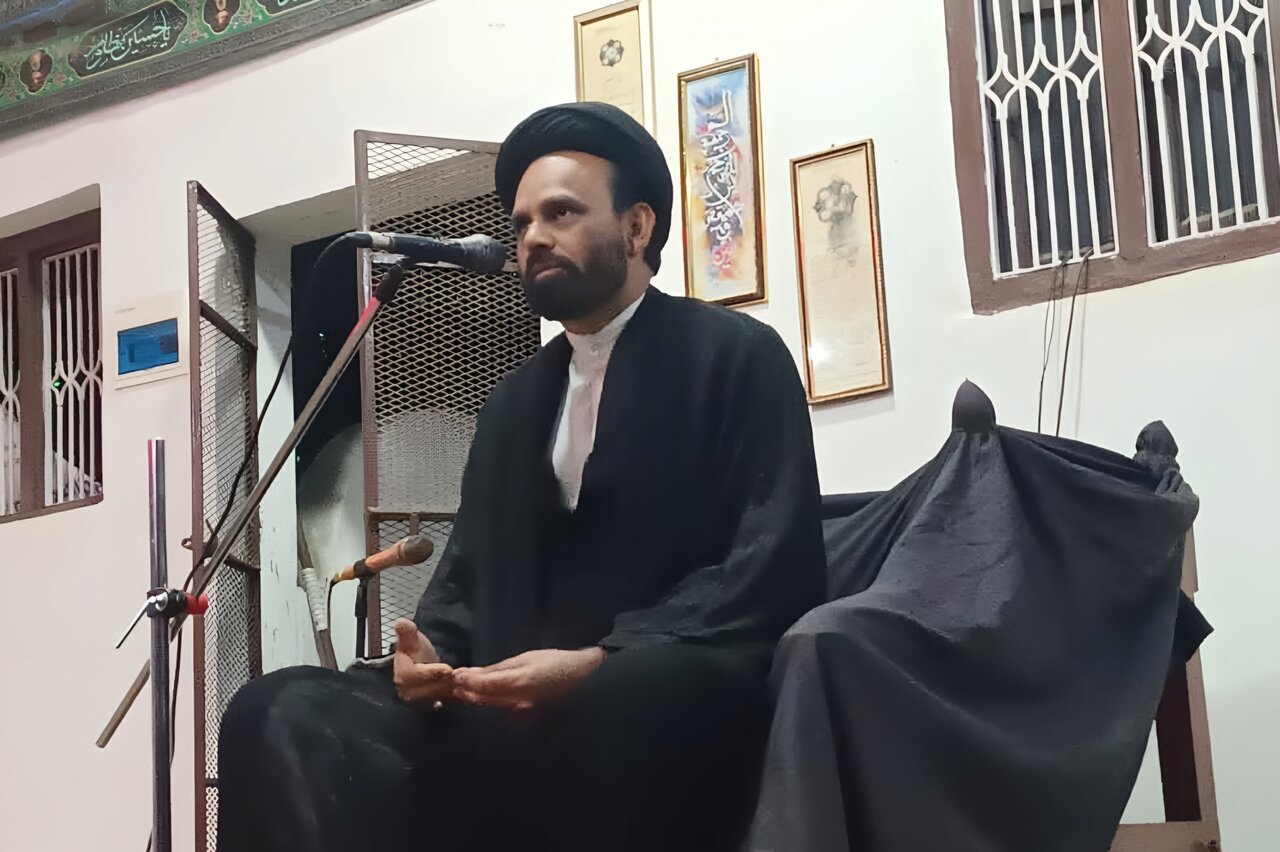 अहले बैत (अ) की महानता पर नेगेटिव प्रोपेगैंडा, मार्गदर्शन की रोशनी को कम नहीं कर सकता