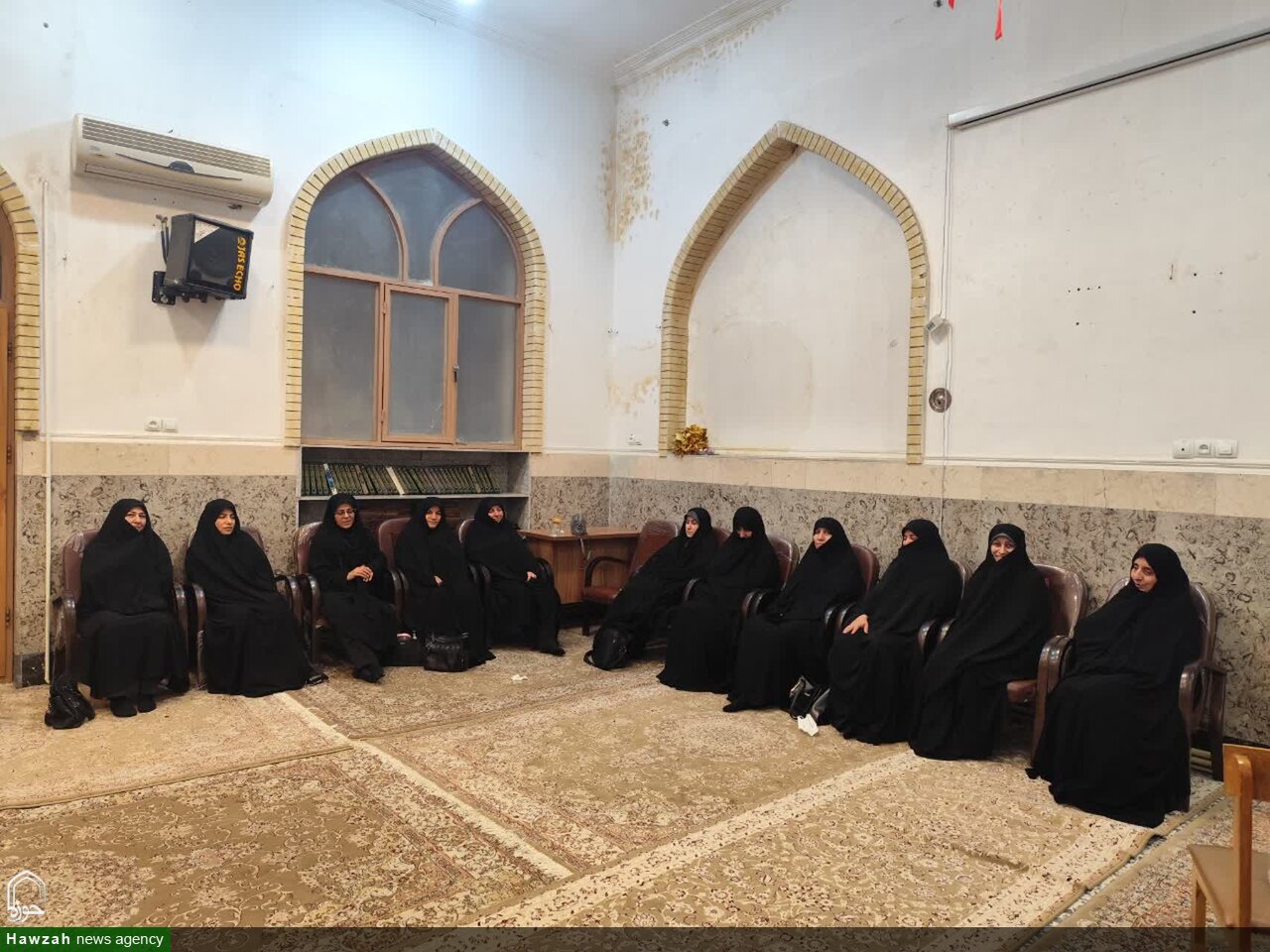 جلسه هم‌اندیشی ارتقای آموزشی و فرهنگی در مدرسه علمیه فاطمیه خرم‌آباد برگزار شد