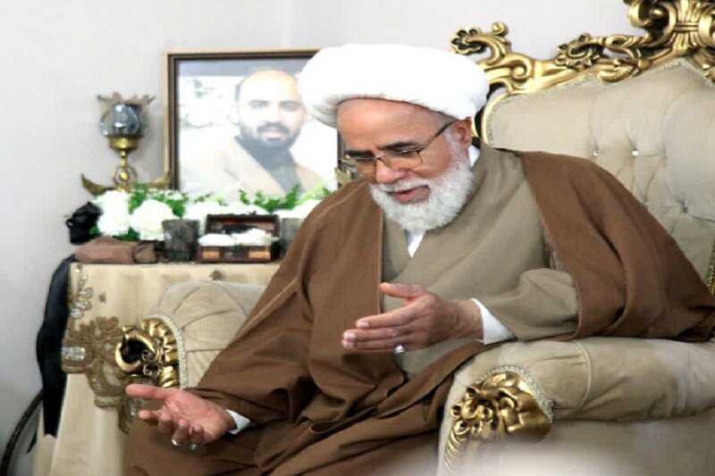 حضور امام جمعه کرمانشاه در منزل شهید اقتدار وطن