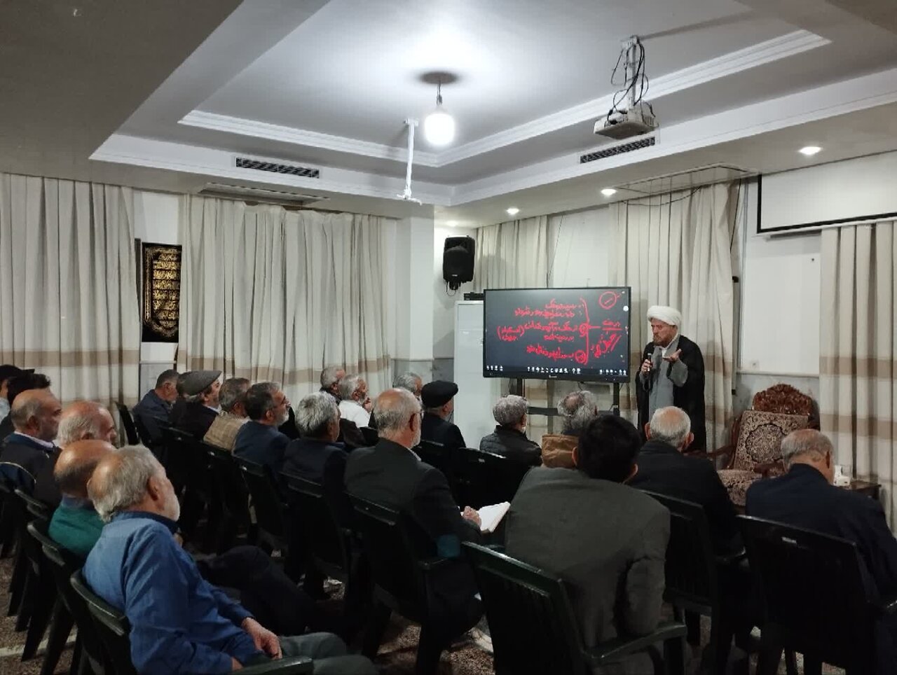 نهج‌البلاغه چراغ هدایت و معیار تشخیص حق در جامعه اسلامی است+عکس