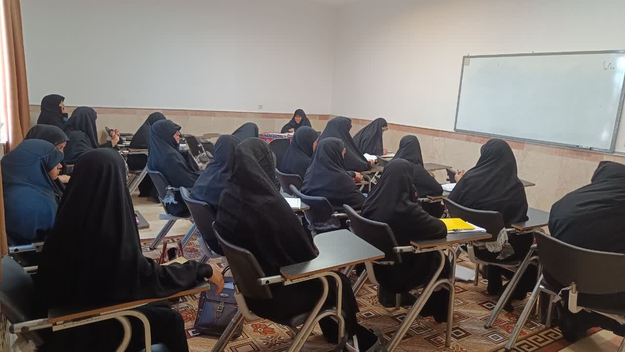 برگزاری حلقات صالحین طلاب مدرسه علمیه تخصصی امام حسین(ع) یزد