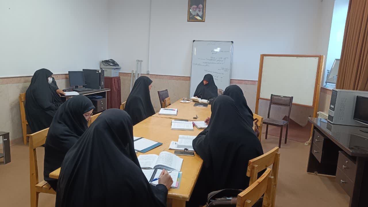 برگزاری حلقات صالحین طلاب مدرسه علمیه تخصصی امام حسین(ع) یزد