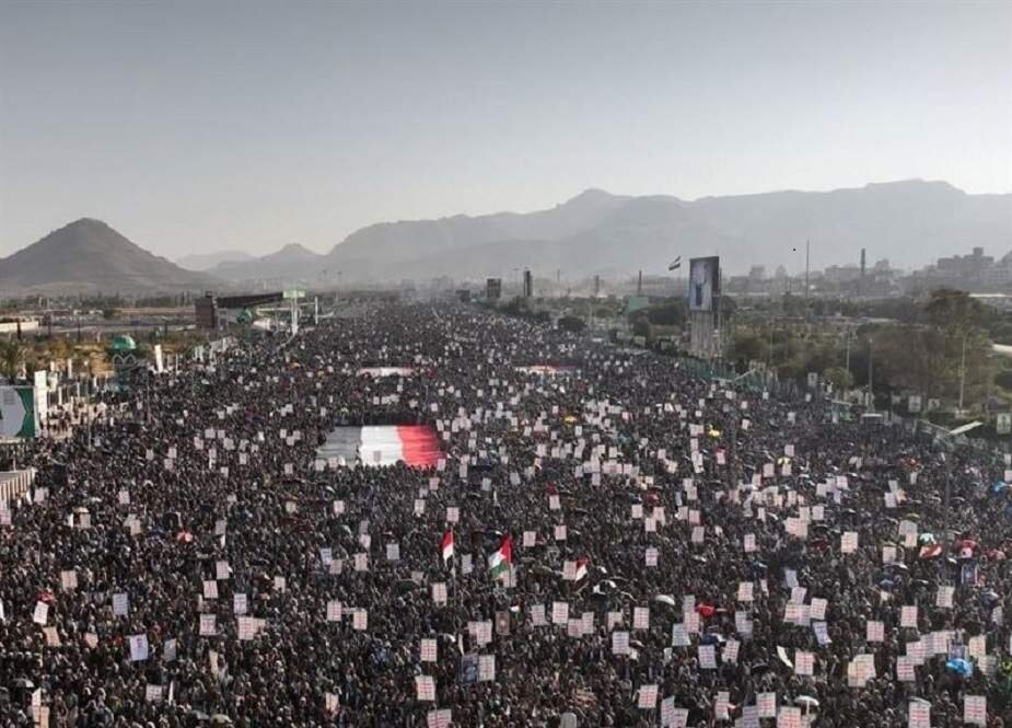 स्वतंत्रता दिवस पर सनआ में लाखों लोगों का बड़ा मार्च; फ़िलिस्तीन और लेबनान को सपोर्ट जारी रखने का ऐलान