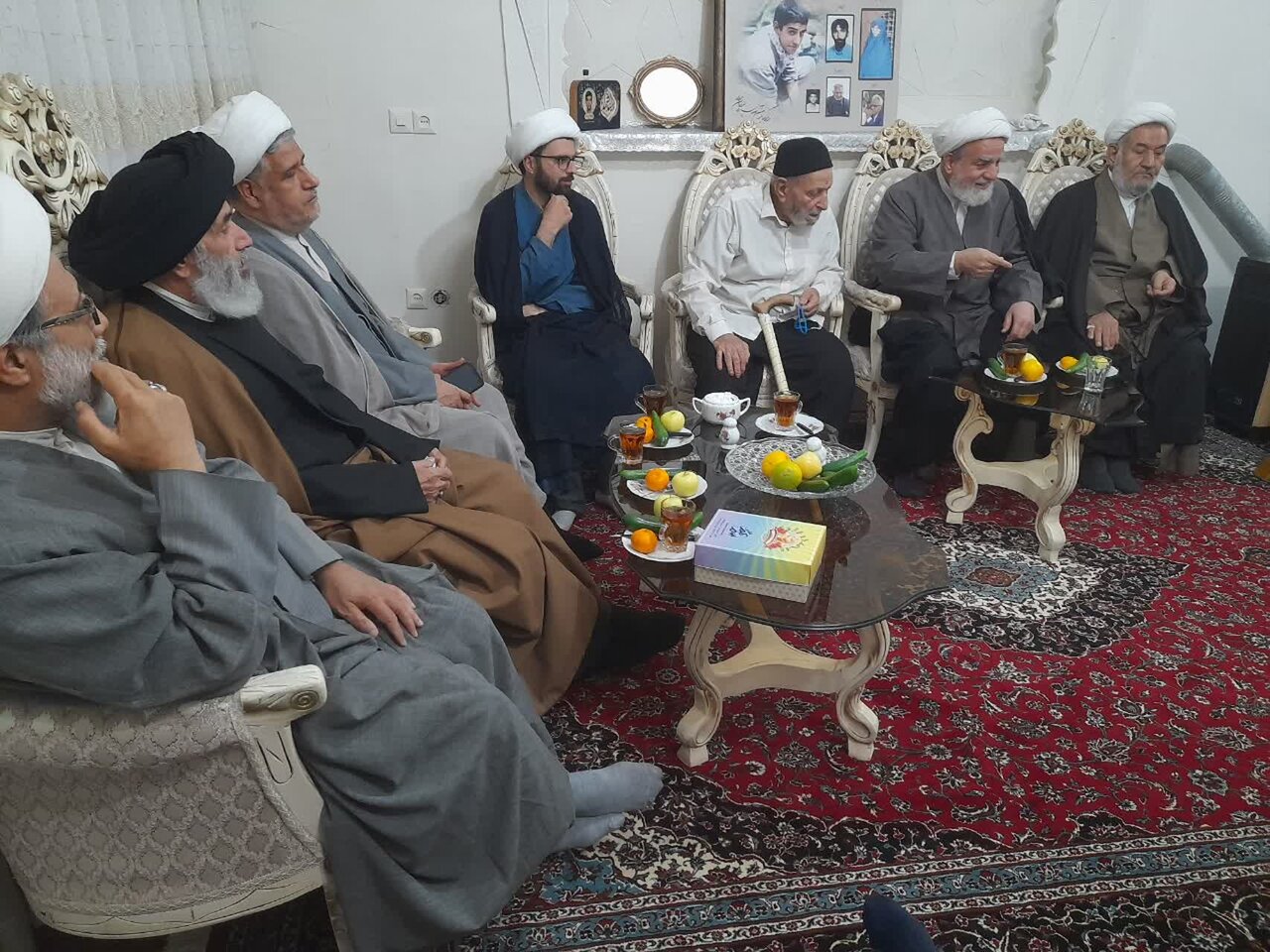 دیدار مدیر و اساتید مدرسه علمیه آیت‌الله یثربی(ره) کاشان با خانواده طلبه شهید عابدینی
