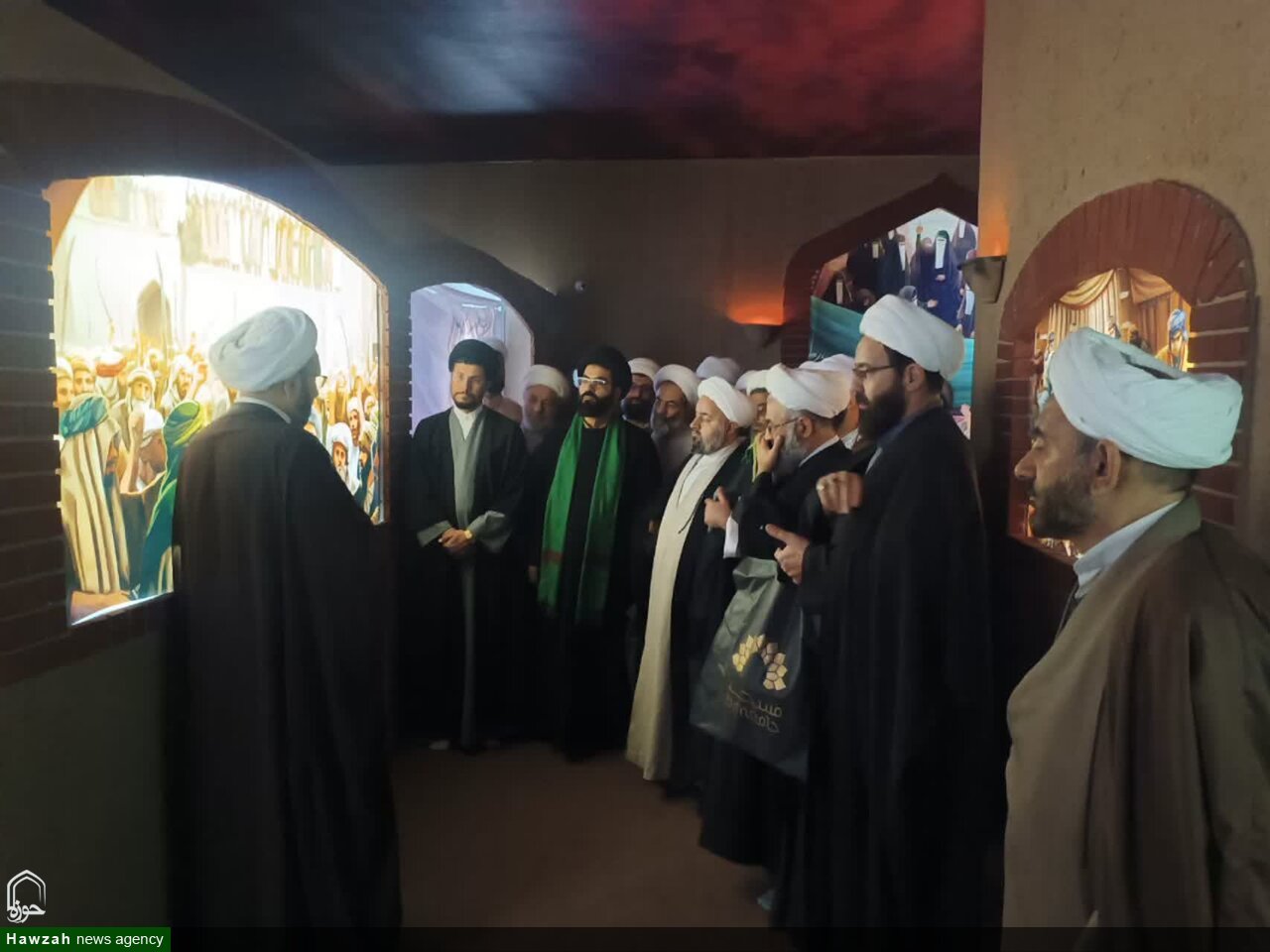 تصاویر / بازدید ائمه جمعه استان همدان از نمایشگاه «جامعه‌پرداز» قم