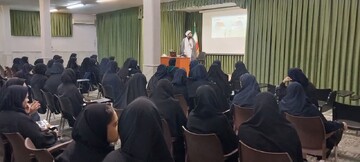 بازدید دانش آموزان دختر از مرکز ملی پاسخگویی به سوالات دینی + عکس