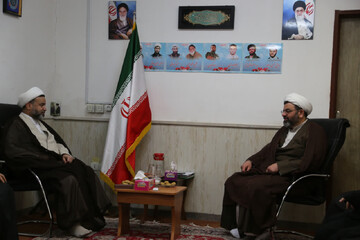 تصاویر/ دیدار مسئول دفتر نمایندگی شورای سیاست گذاری ائمه جمعه در استان خوزستان با مدیر حوزه علمیه استان