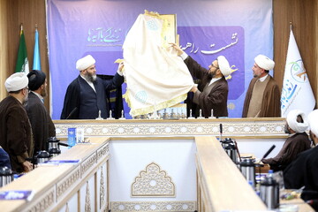 تصاویر/ رونمایی از کتاب های ۲۵ گانه مسجد